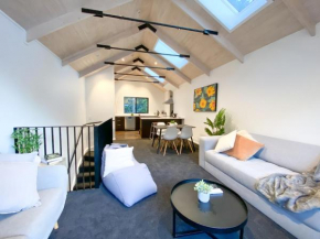 Modern 2-bedroom Apartment 7-mins walk to Queenstown